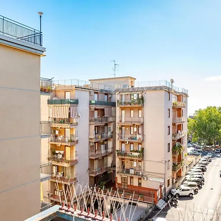 Charme & Bright Apt - Balcony Catánia